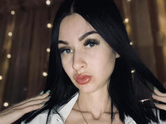 StarrySiren - female with black hair and  big tits webcam at xLoveCam