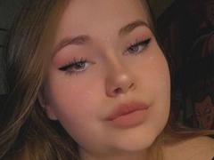 StefaniaLombardi - female with brown hair and  small tits webcam at xLoveCam