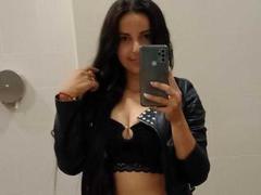 StefyThomson - female with brown hair webcam at xLoveCam