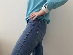Steisii - female with brown hair and  small tits webcam at xLoveCam