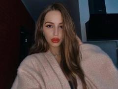 StellaHoneyX - female with brown hair webcam at xLoveCam