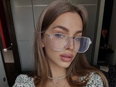 StellaHoneyX - female with brown hair webcam at xLoveCam
