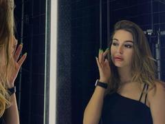 StellaHoneyX - female with brown hair webcam at xLoveCam