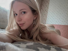 StellaMoor - blond female webcam at xLoveCam