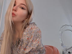 StellaMoor - blond female webcam at xLoveCam