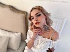 StellaGraund - blond female with  big tits webcam at LiveJasmin