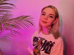 StellaGraund - blond female with  big tits webcam at LiveJasmin