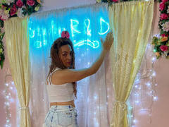 BellaHottXX - female with black hair webcam at xLoveCam