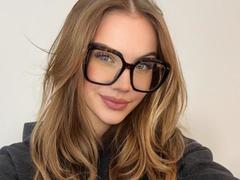 StromiStar - blond female webcam at xLoveCam