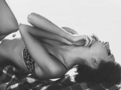 StuartKate - female with brown hair and  small tits webcam at ImLive