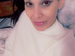 SubmissiveScarlett - female with brown hair webcam at xLoveCam