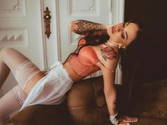 SuesseGloria-hot - female with black hair webcam at xLoveCam