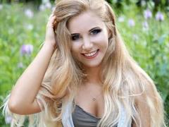 SweetMaryForU - blond female webcam at xLoveCam