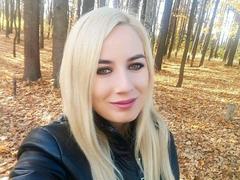SugarGlow-hot - blond female webcam at xLoveCam