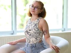 SugarNerdy - blond female webcam at xLoveCam