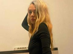 SugarStardust - female with red hair webcam at xLoveCam