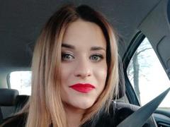 SugarrSanndy - female with brown hair webcam at xLoveCam