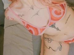 SukiBelle - female with black hair and  big tits webcam at xLoveCam