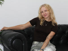 SummerMiln - blond female webcam at LiveJasmin
