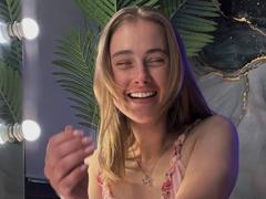 SunKitty - female webcam at xLoveCam