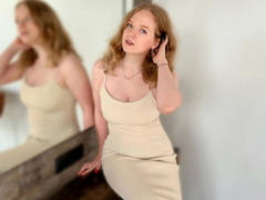 SunnyBunny-hot - blond female webcam at xLoveCam
