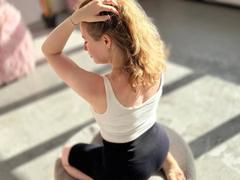 SunnyBunny-hot - blond female webcam at xLoveCam