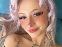 SunnyGlow - blond female webcam at xLoveCam