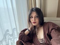 SunnyLeila - female with black hair webcam at xLoveCam