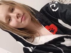 SunsetEvelyn - female with brown hair and  small tits webcam at xLoveCam