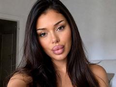 SussanBee from xLoveCam