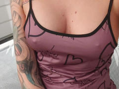 Svenjah1-hot - female with black hair webcam at xLoveCam