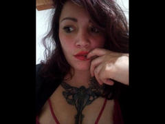 SweetAmeliee - female with black hair webcam at xLoveCam