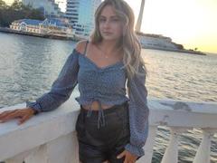 SweetAmeliya - female with  small tits webcam at xLoveCam