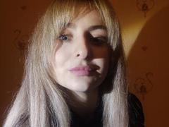 SweetAmeliya - female with  small tits webcam at xLoveCam