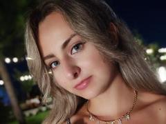 SweetAmeliya - female with  small tits webcam at xLoveCam