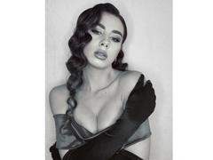 SweetCherryy69 - female with brown hair webcam at xLoveCam