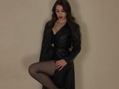 SweetCherryy69 - female with brown hair webcam at xLoveCam