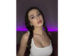 SweetCherryy69 - female with brown hair webcam at xLoveCam