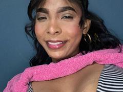 SweetGirland - female with black hair webcam at xLoveCam