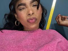 SweetGirland - female with black hair webcam at xLoveCam