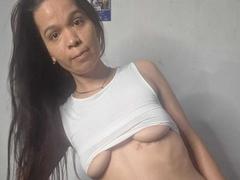 SweetLitleWom - female webcam at xLoveCam