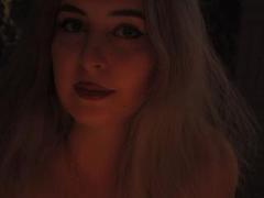 SweetLilit - female with brown hair webcam at xLoveCam