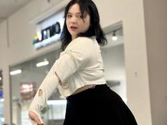 SweetLilu - female with brown hair webcam at xLoveCam