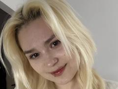 SweetLilyy from xLoveCam