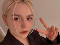 SweetLilyy - female webcam at xLoveCam