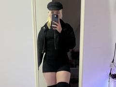 SweetLilyy - female webcam at xLoveCam