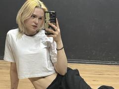 SweetLilyy - female webcam at xLoveCam