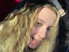 LisaE - blond female webcam at xLoveCam