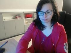 SweetLouise - female with brown hair webcam at xLoveCam