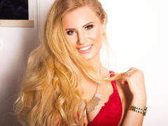SweetMaryForU - blond female webcam at xLoveCam